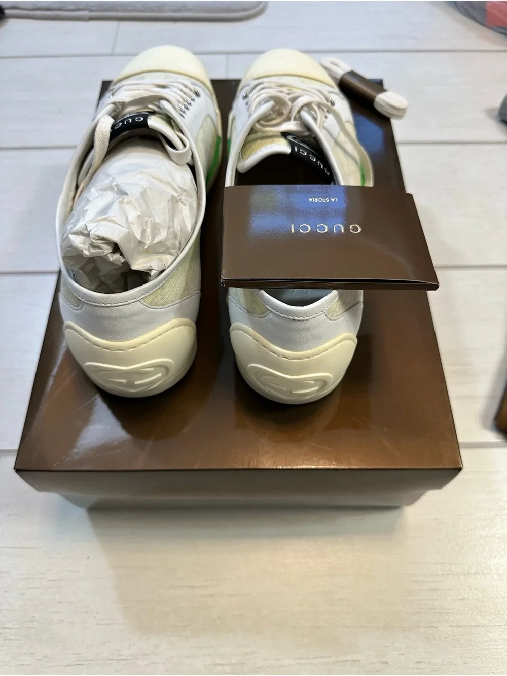 Gucci Men’s White and Green Low-Top Canvas Sneakers